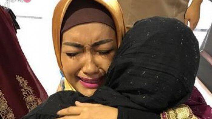 Rencana Julia Perez Berobat ke Jepang Tertunda, Ini Alasannya