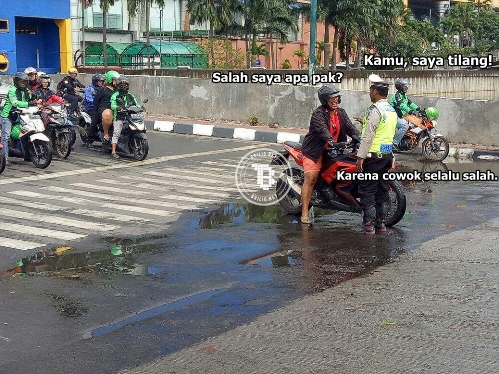 8 Meme pemotor nakal dihadang polisi ini ngocolnya parah banget