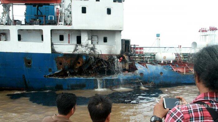 Begini Dahsyatnya Tabrakan Kapal Tanker di Sungai Kapuas | KASKUS