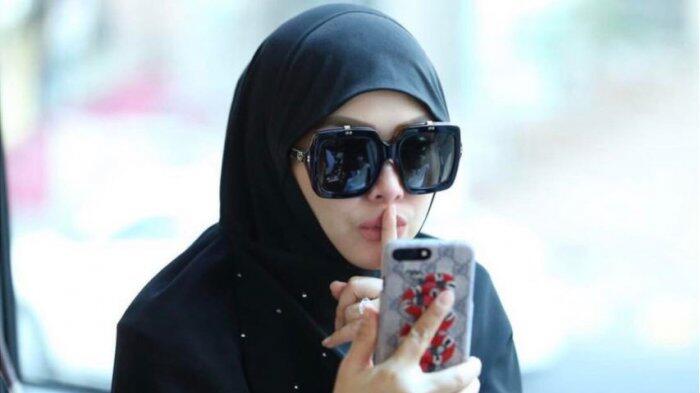 Soal Komentar Miring Terkait Umrah, Syahrini: Ora Urus!