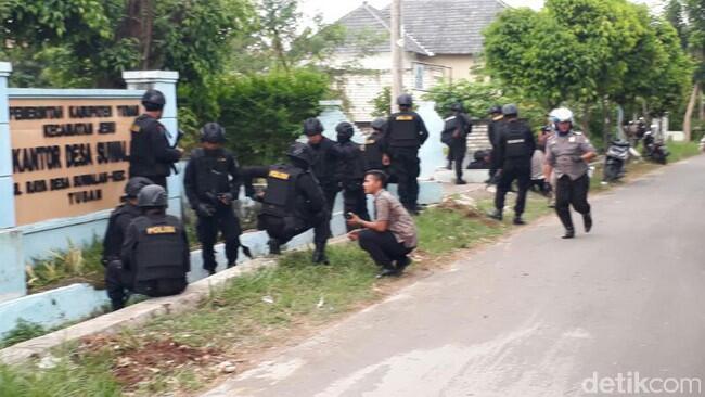 Baku Tembak Terjadi antara Polisi dengan Pelaku Penembakan di Tuban