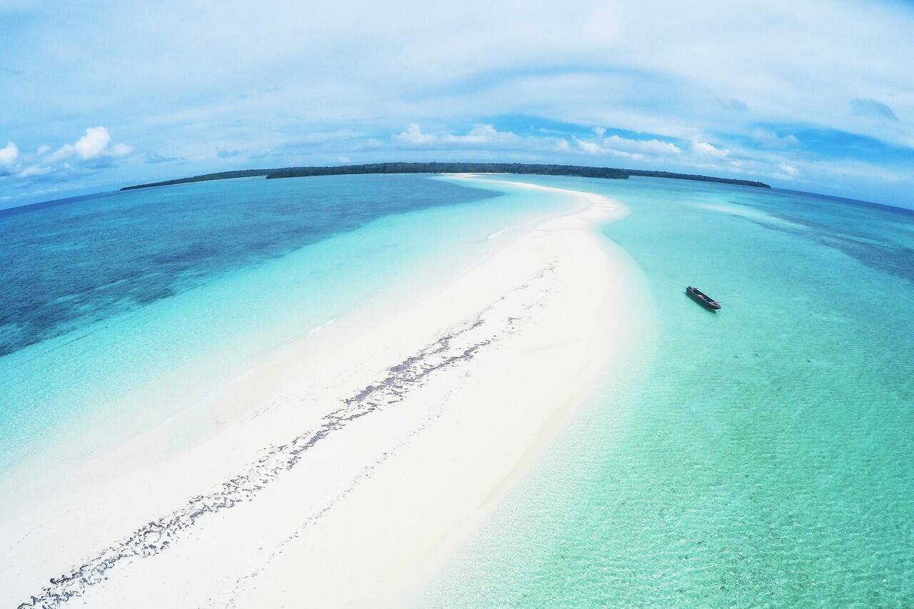 3 Pantai Gosong Pasir Terindah di Indonesia