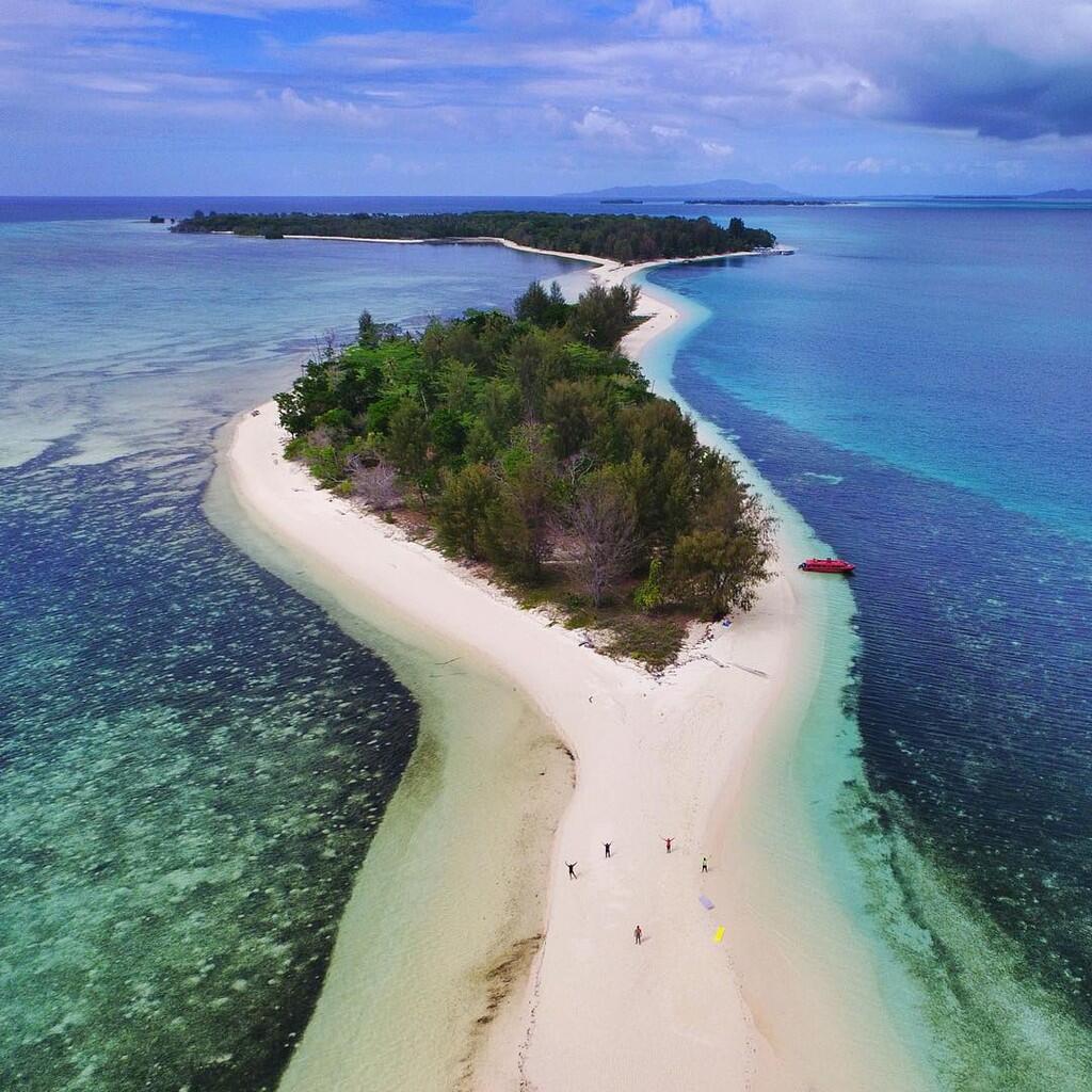 3 Pantai Gosong Pasir Terindah di Indonesia