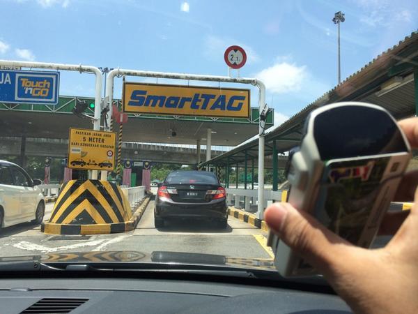 TAG (CASHLESS) adalah solusi kemacetan gerbang tol 