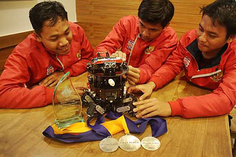 TIm Indonesia raih juara robot pemadam api dunia