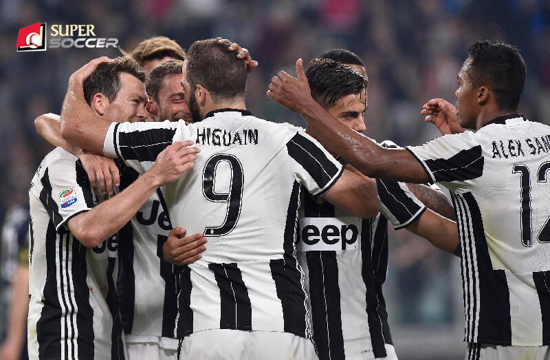 Higuain Ulangi Sejarah Musim 1957-58