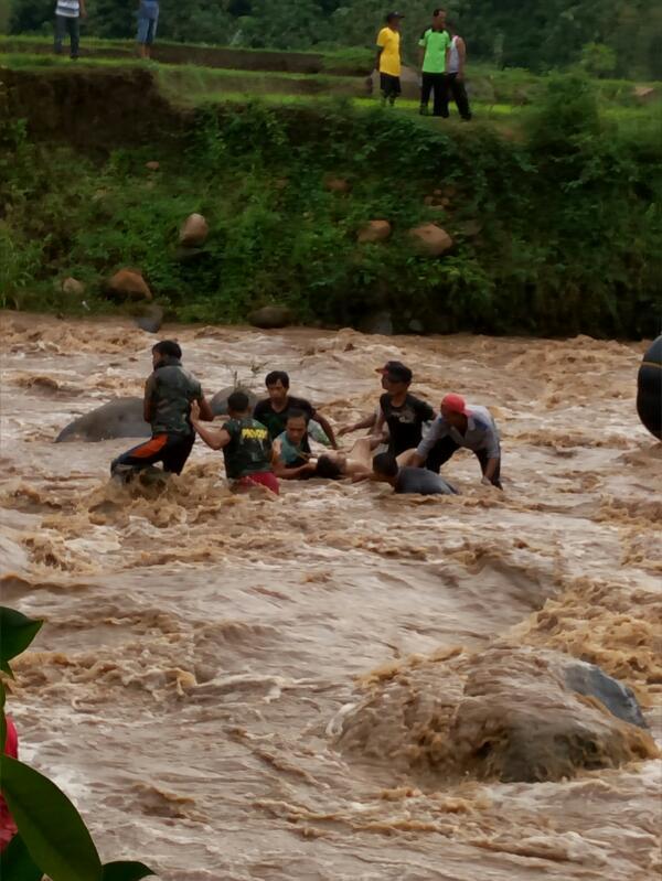 Innalillahi...Ikuti Outbond, 6 Siswa Madrasah Hanyut di Sungai