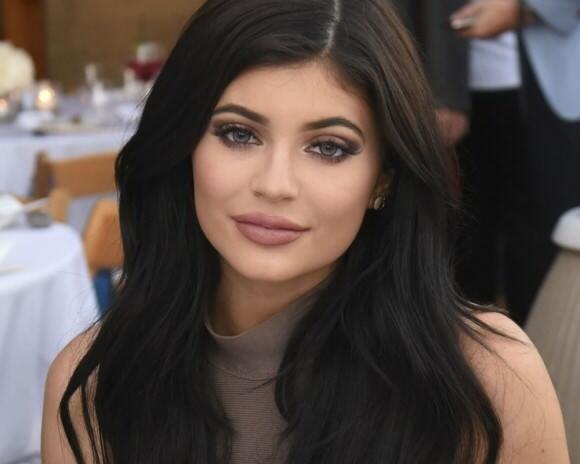 Kencan Dengan Anak SMA, Kylie Jenner Bikin Heboh!