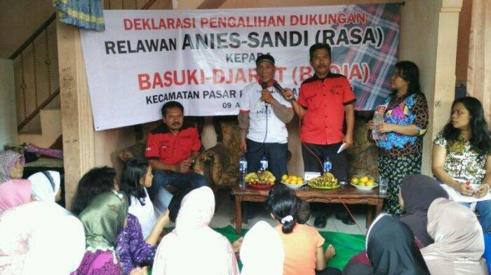 Membelot, Relawan Anies-Sandi Ini Alihkan Dukungan Menangkan Ahok-Djarot di Pasar Reb