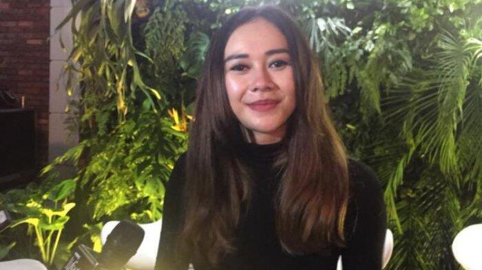 Bekerja di Club Malam, Penampilan Aura Kasih Lebih Seksi dan Kekinian
