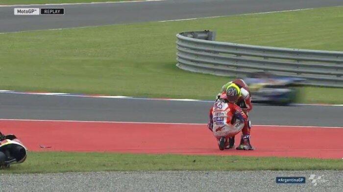 Aksi Menyentuh Espargaro Saat Minta Maaf kepada Dovizioso