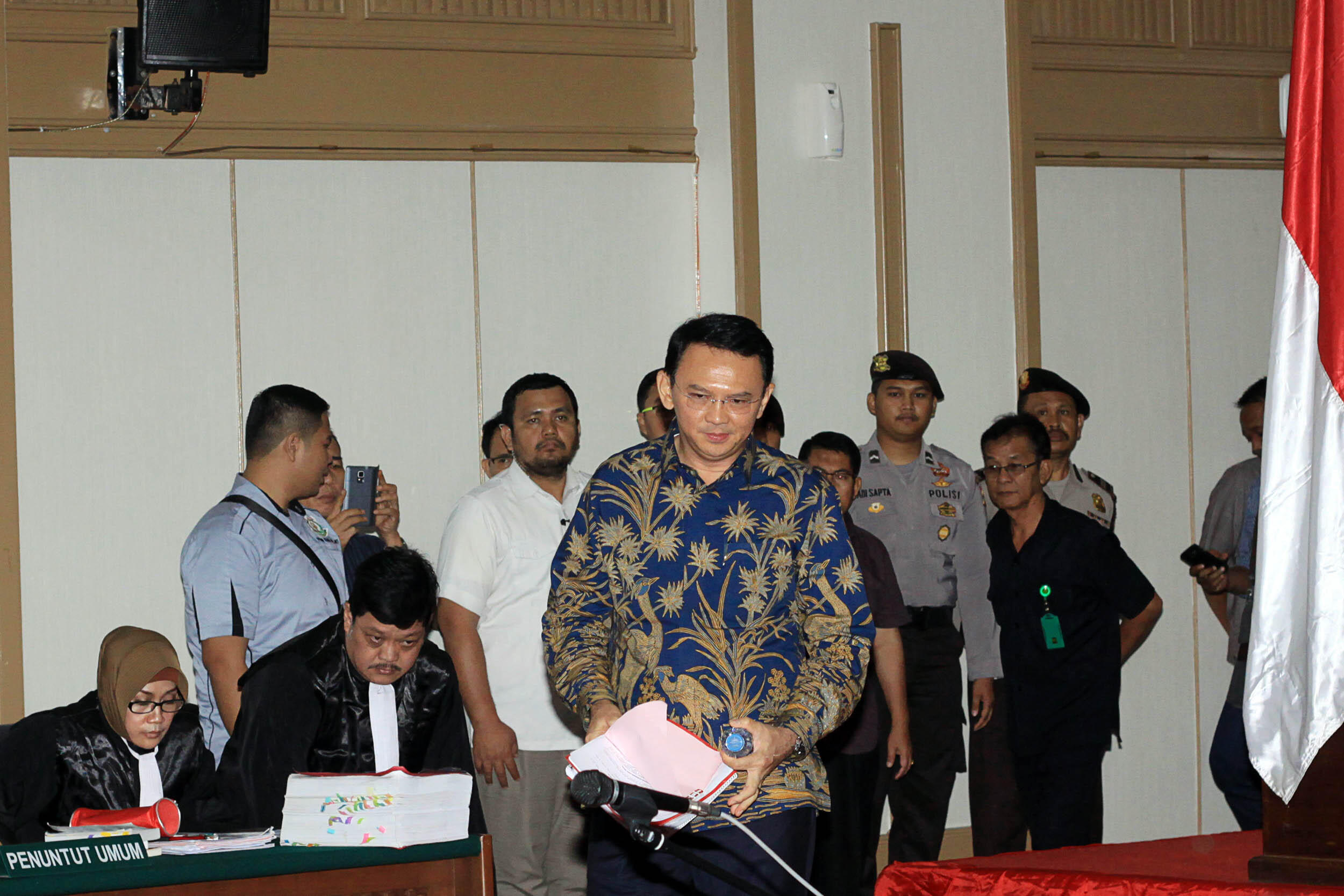 Perdebatan di Ruang Sidang Tuntutan Ahok