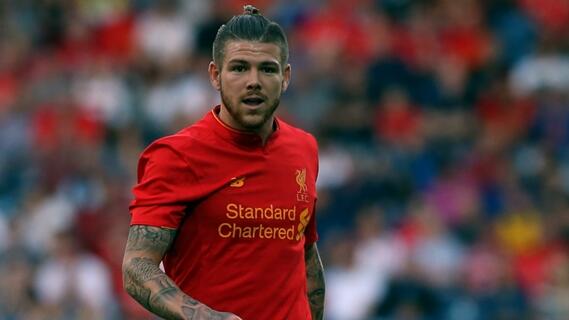 Duo Milan Pantau Situasi Bek Liverpool