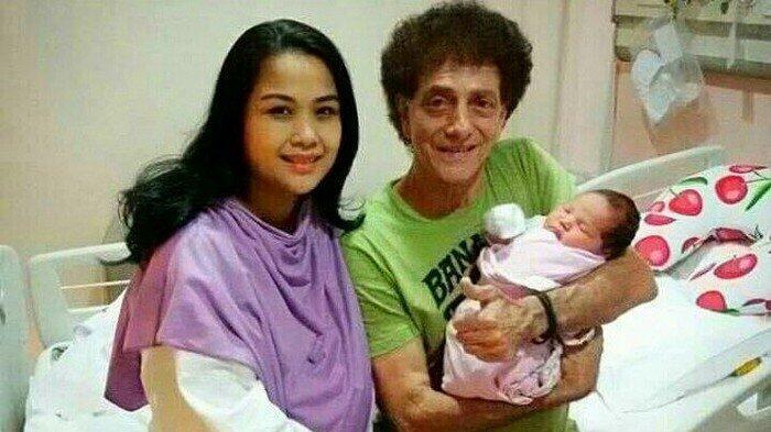 Sudah Punya Tiga Putra, Begini Reaksi Ahmad Albar Saat Dikaruniai Anak Perempuan