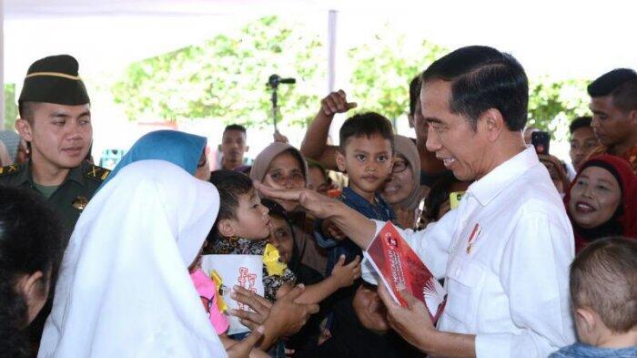 Presiden Penuhi Janji Bagikan KIS di Bandung