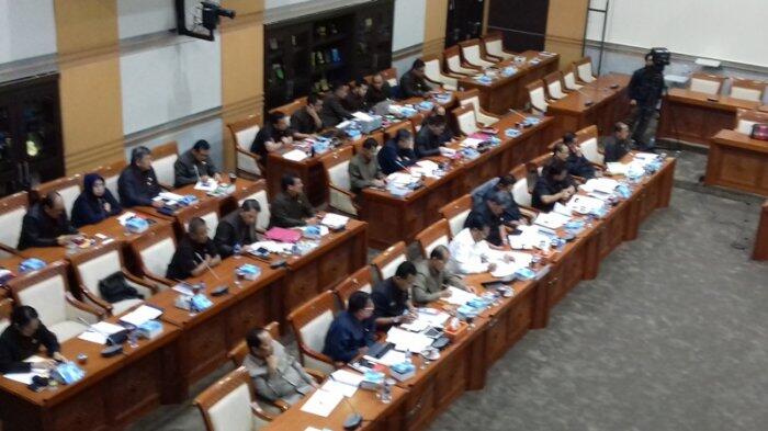 Jaksa Agung Curhat ke DPR, Mengapa KPK jadi Idola Masyarakat