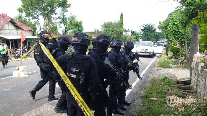 Kesaksian Tetangga Tentang Dua Pria yang Tewas Tertembak di Tuban