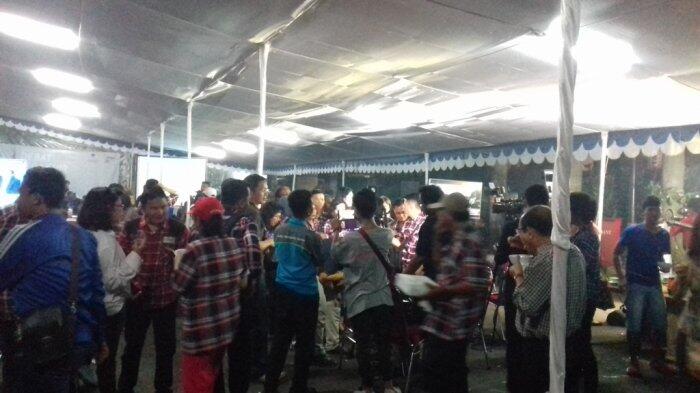 Yel-yel Hingga Berbagai Hidangan Warnai Acara Nonton Bareng Pendukung Ahok-Djarot