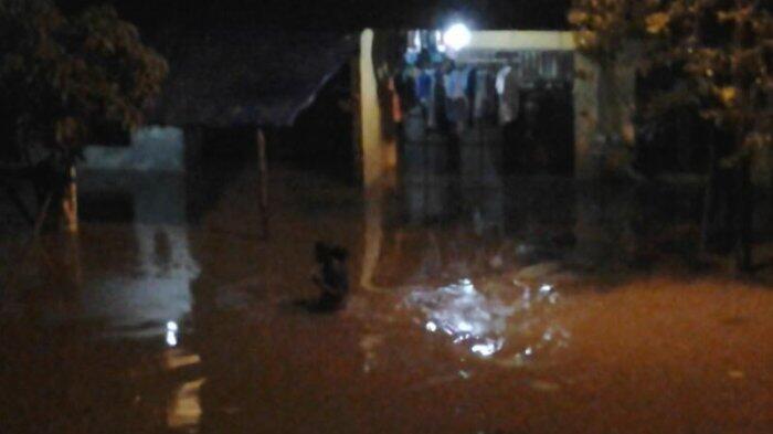 Banjir, Ratusan Warga Cipinang Melayu Mengungsi