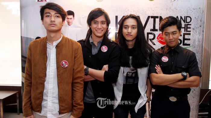 Mau? Cowok-cowok Ganteng Ini Bakal Rilis Novel Horor