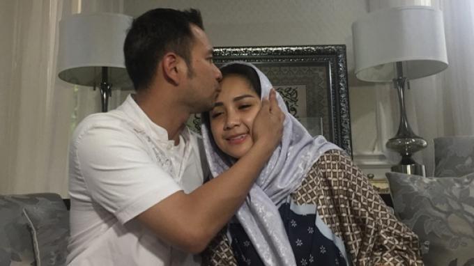 Sma-sama Sibuk, Raffi Ahmad dan Nagita Slavina Ngobrol soal Bisnis di Kasur?
