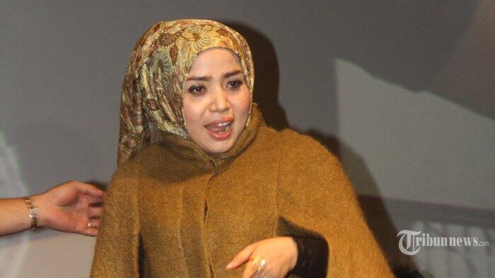 Tambah Wawasan Agama, Muzdalifah Ikuti Pengajian Gus Anom