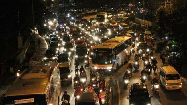 Terjebak Macet, Begini Cuitan-cuitan Lucu Netizen