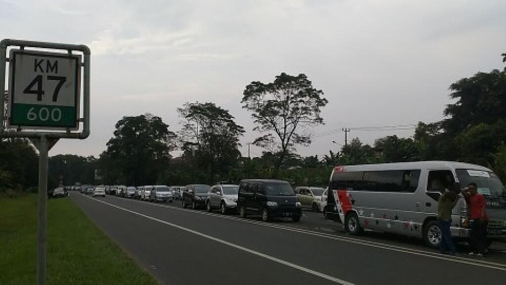 Tol Jagorawi Menuju Puncak Macet