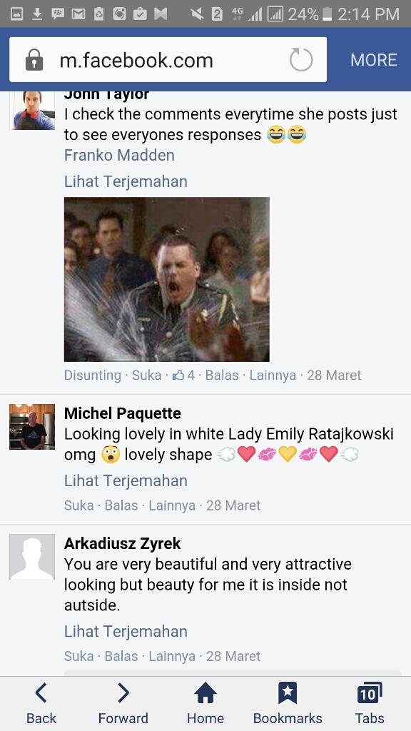 Emily Ratajkowski Yang Bikin Pria Tak Berkedip