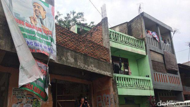 Salat Jumat di Tebet, Djarot 'Disambut' Spanduk Provokatif