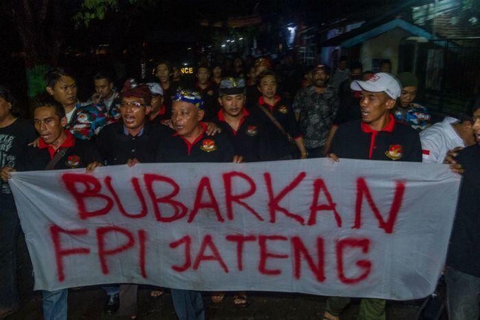 Ramai-ramai menolak kehadiran FPI