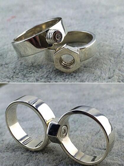 Ide Cincin Pernikahan Unik: Pakai Sidik Jari Hingga Proyektor