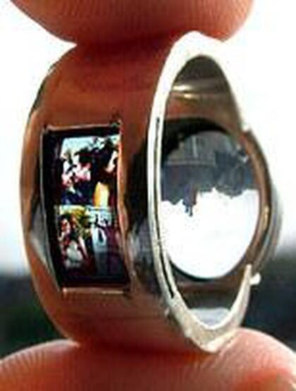 Ide Cincin Pernikahan Unik: Pakai Sidik Jari Hingga Proyektor