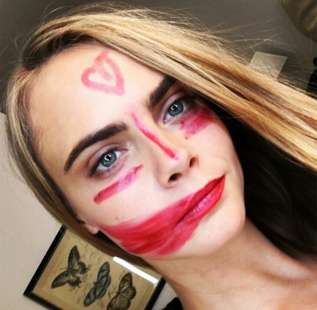 Cara Delevingne Dinobatkan Sebagai Wanita Tercantik Selama Seabad