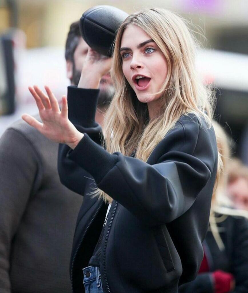 Cara Delevingne Dinobatkan Sebagai Wanita Tercantik Selama Seabad