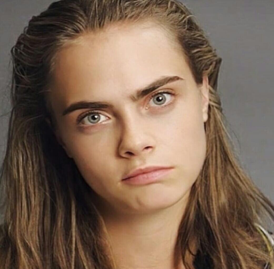Cara Delevingne Dinobatkan Sebagai Wanita Tercantik Selama Seabad