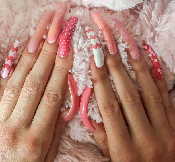 Saking sayangnya, wanita ini rela nggak potong kuku selama 3 tahun gan