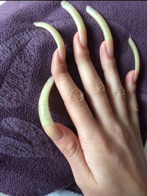 Saking sayangnya, wanita ini rela nggak potong kuku selama 3 tahun gan