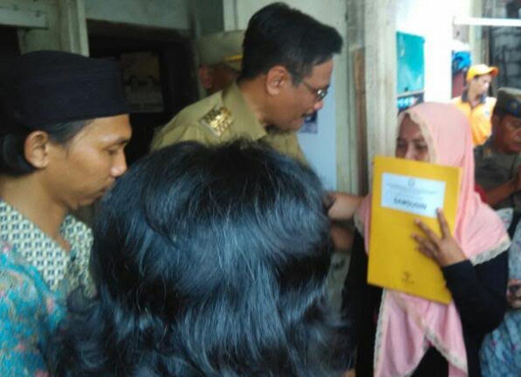 Tangis Haru Warga saat Ikut Program Bedah Rumah