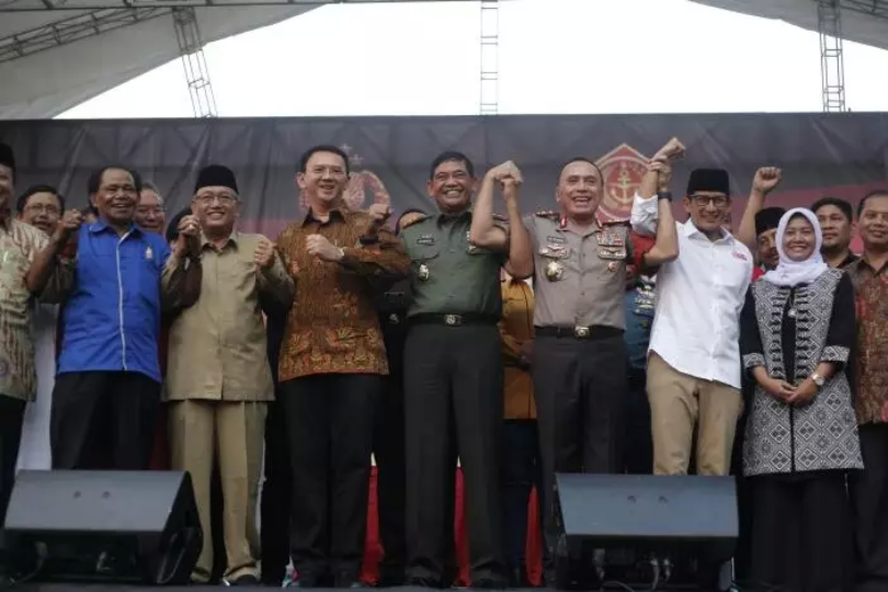 Keakraban Ahok dan Sandiaga Saat Deklarasi Pilkada Damai di Monas
