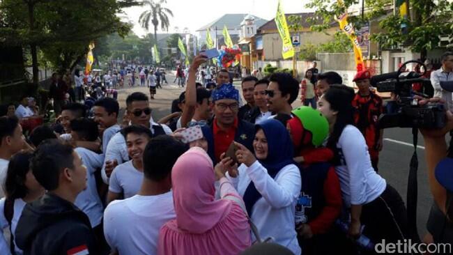 Di Sukabumi, Ridwan Kamil Mengaku Cucu Kyai Pemilik 8 Pesantren