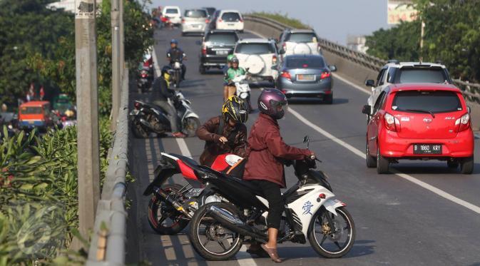 Beberapa Hal Berikut Mungkin Dilakukan Jika Bertemu Emak-Emak Model Begini