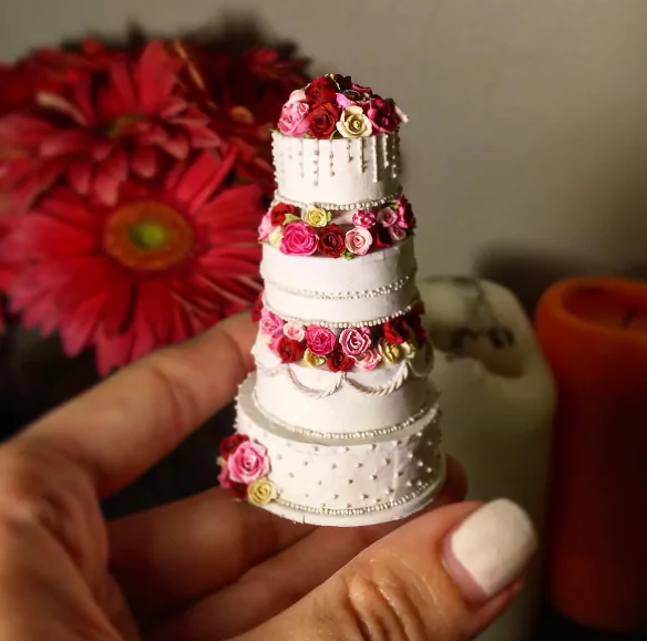 Keren! Seniman Ini Bikin Replika Kue Pernikahan yang Mirip Banget