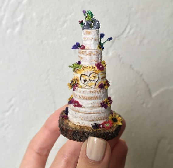 Keren! Seniman Ini Bikin Replika Kue Pernikahan yang Mirip Banget
