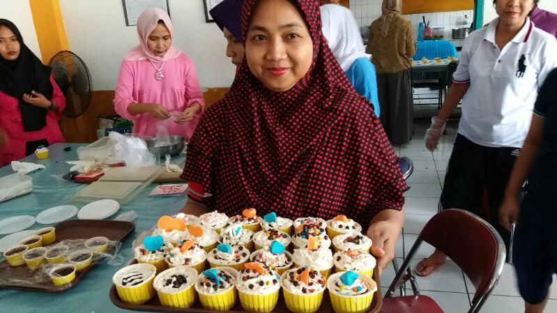 Peringati Hari Kartini, Panti Ini Bersuka Cita Hias dan Membuat Cupcakes.