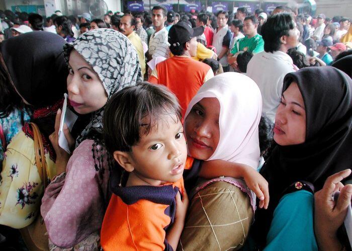 Menjemput TKI ilegal dengan pesawat pribadi