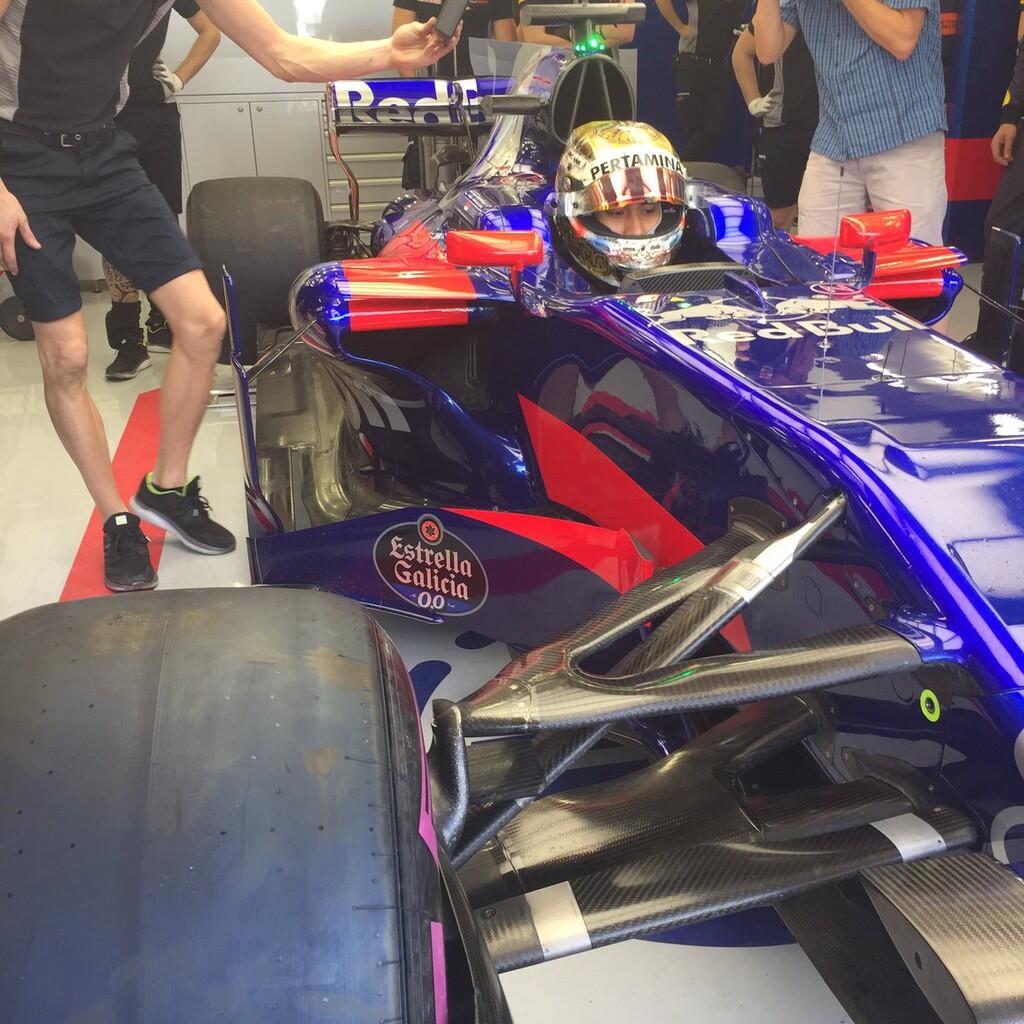 Lihat Foto-foto Keren Sean Gelael Saat Beraksi di Tim Toro Rosso