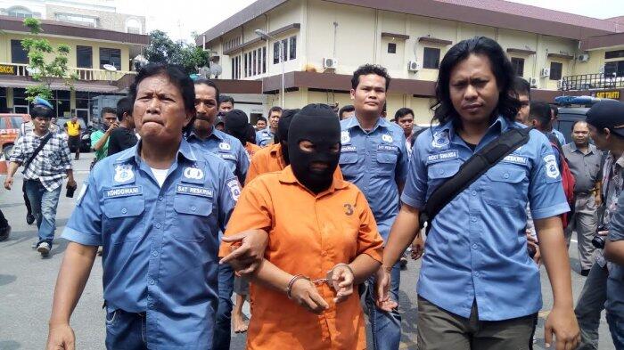 Sadis, Dua Wanita Ini Bakar Satu Keluarga Karena Ingin Kuasai Tanah Milik Korban