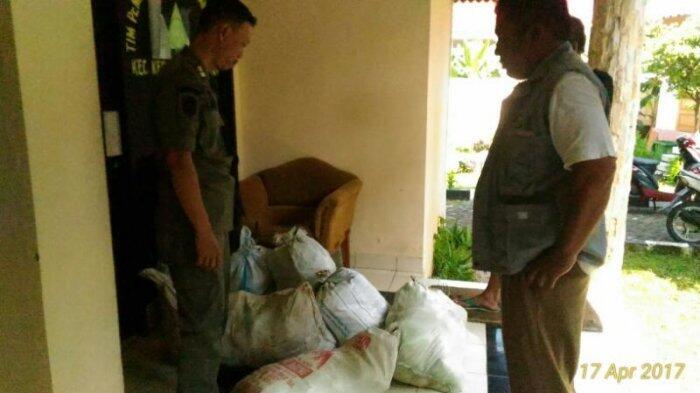 Sembako-Sembako Itu Dibagikan di Kantung Suara Anies-Sandi