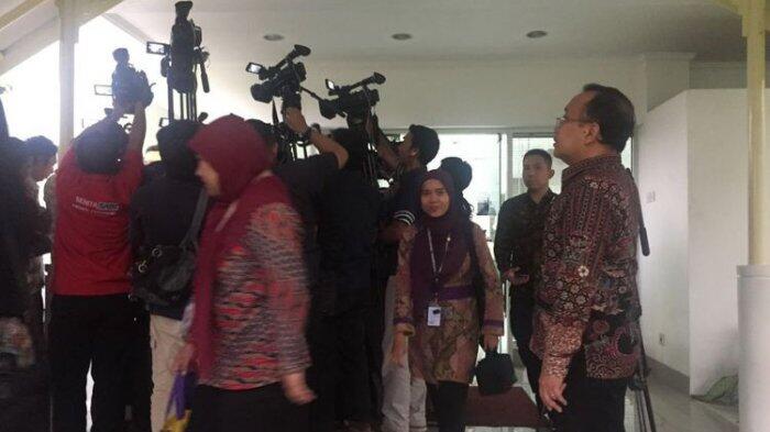 Saat Mensesneg Melarang Ahok Bicara di Istana